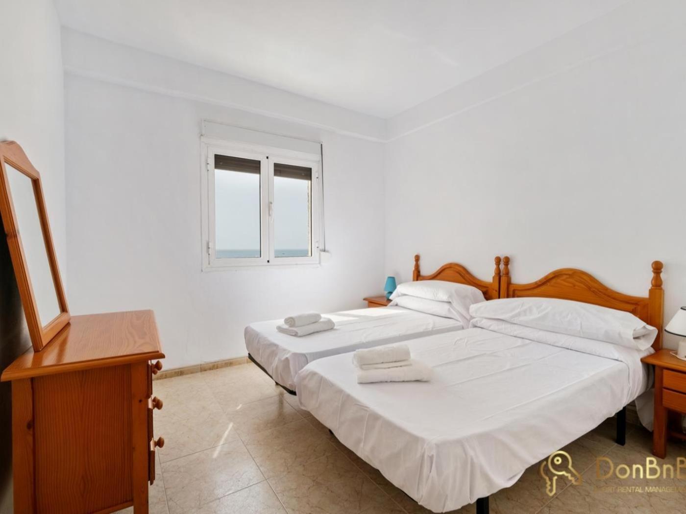 Apartamento Piso con piscina frente a la playa en Fuengirola Habitación foto