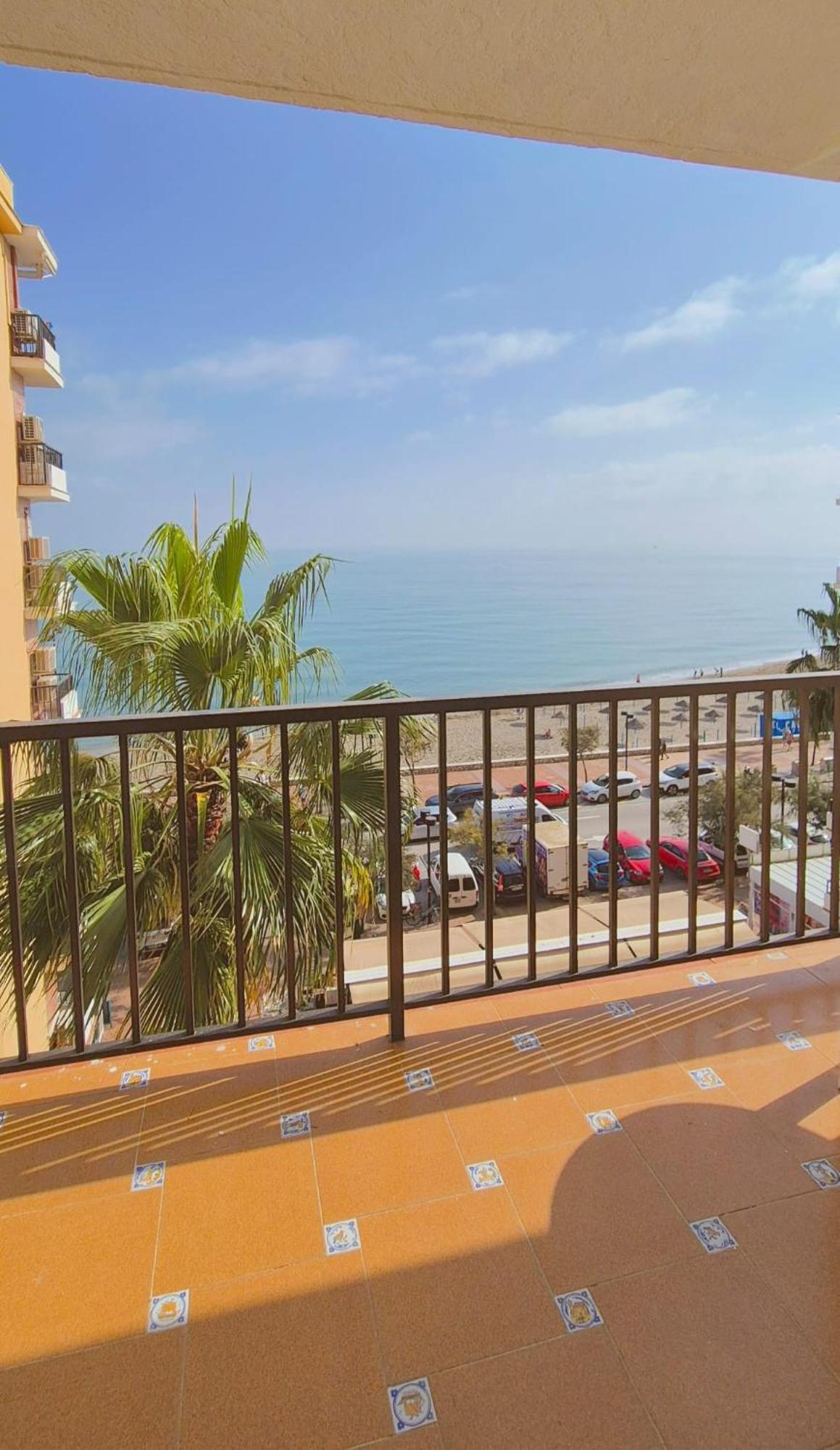 Apartamento Piso con piscina frente a la playa en Fuengirola Exterior foto